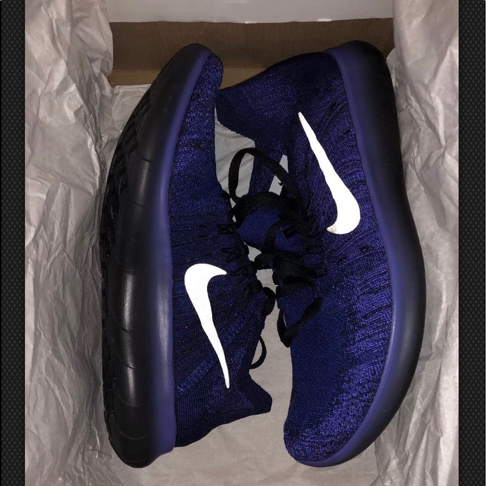 Brand new flyknit free runs - Picture 2 of 3